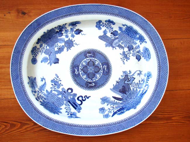 A fine and rare Chinese Export porcelain 'FITZHUGH' pattern 20" serving platter circa 1800